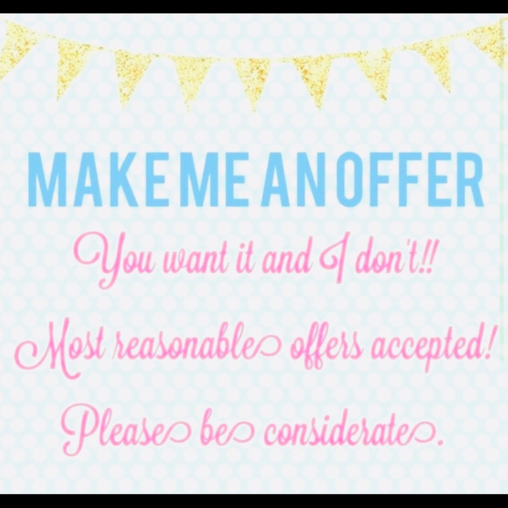I welcome offers, enjoy my closet🌺💐🌸